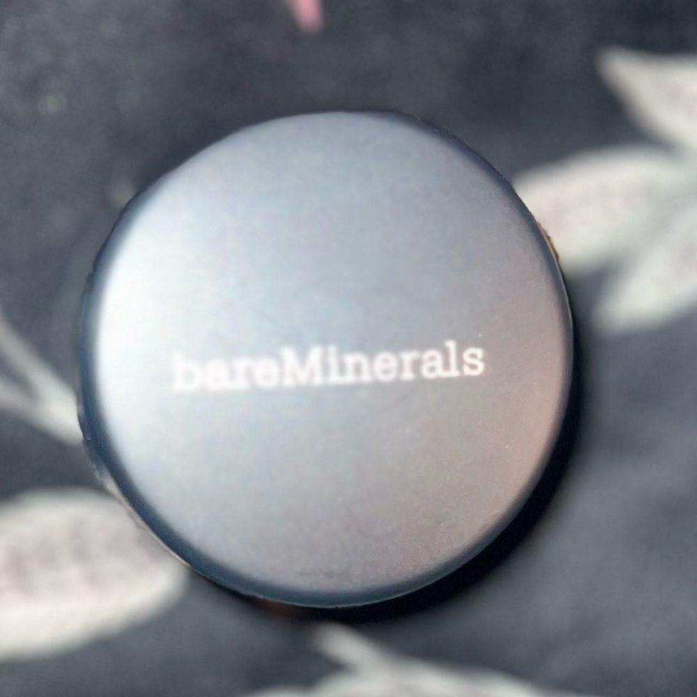 bareMinerals Sleek Black and Silver Compact